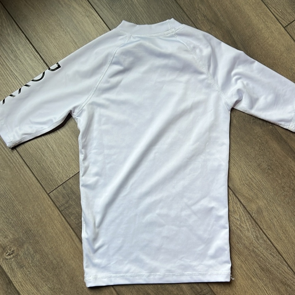 YM (10) Roxy Rash Guard - Picture 2 of 3